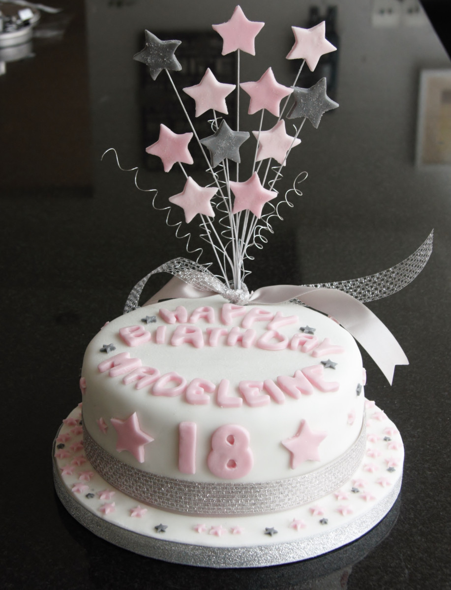 18Th Birthday Cake Idea
 18th Birthday Star Cake and Cupcakes – lovinghomemade