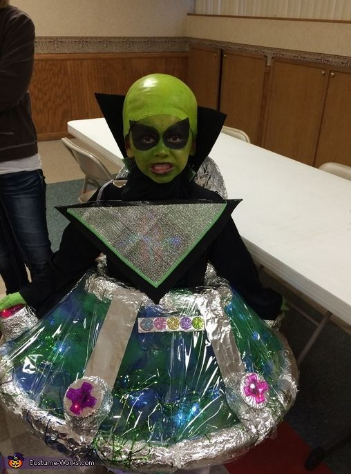 Alien Costume DIY
 Best 25 Alien halloween costume ideas on Pinterest
