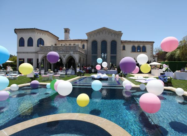 Baby Shower Pool Party Ideas
 Giuliana and Bill Rancic’s Pink and Blue Baby Shower