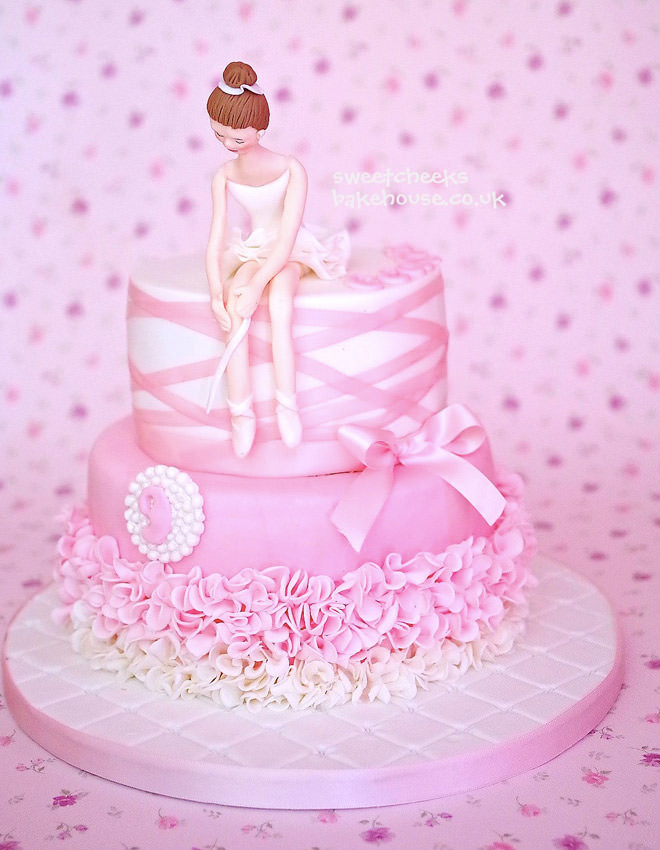 Ballarina Birthday Cake
 17 ballerina cakes for your tiny dancer