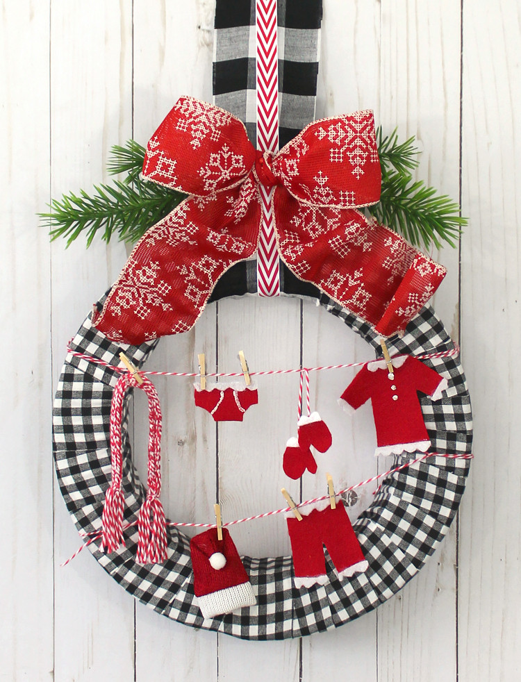 Christmas Wreaths DIY
 Santa s Laundry DIY Christmas Wreath thecraftpatchblog