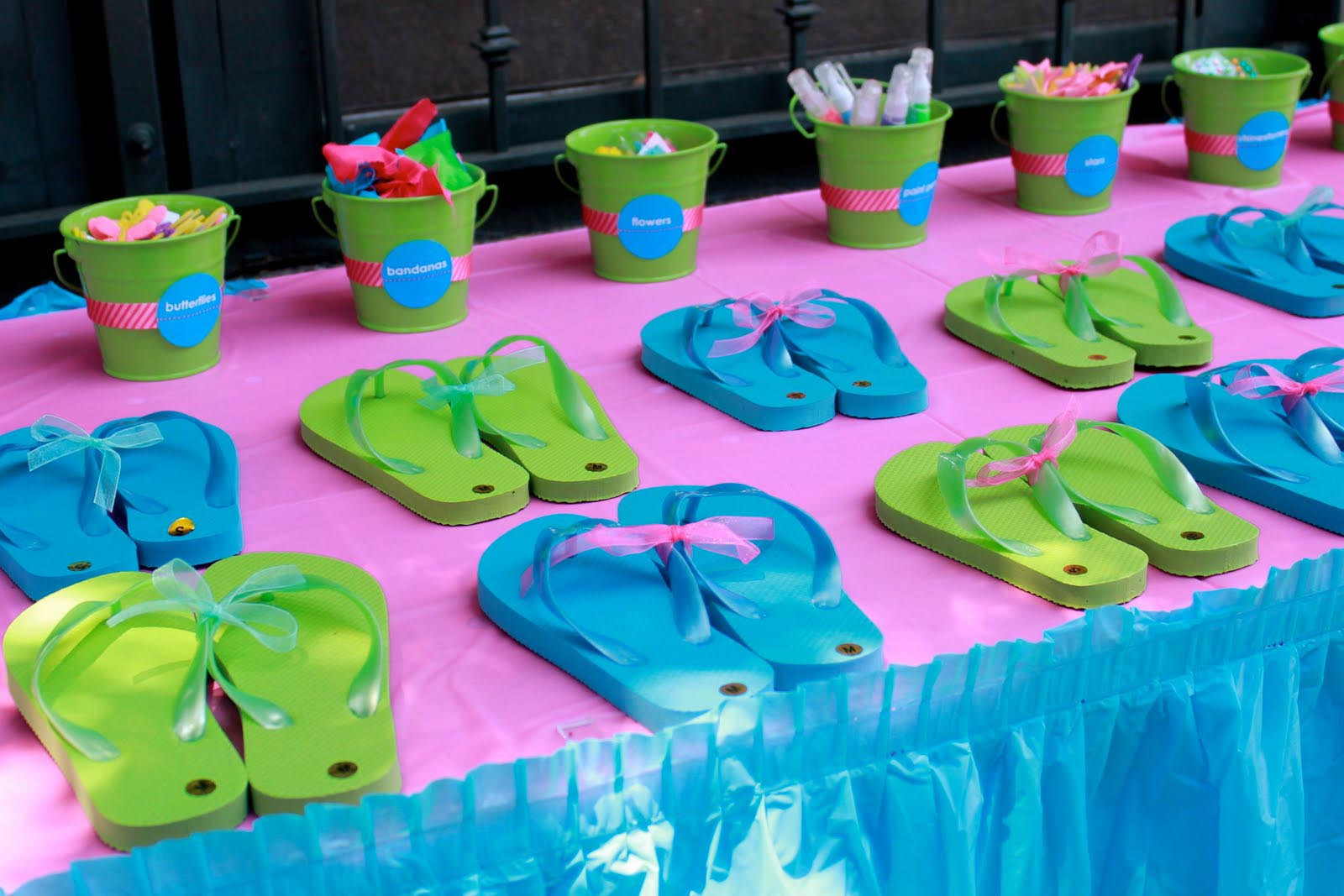 Cool Pool Party Ideas
 Cool Pool Party Themes