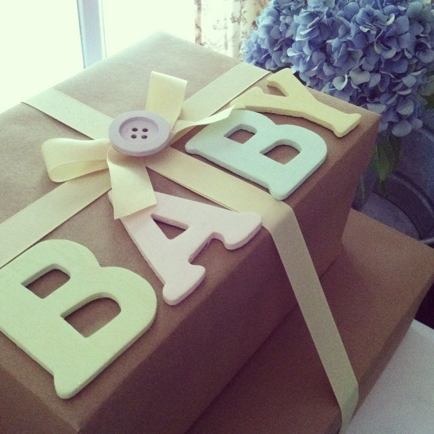 Creative Baby Shower Gift Wrapping Ideas
 Baby Shower t wrapping brownpaper wrapping baby