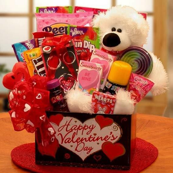 Cute Gift Basket Ideas For Girlfriend
 Cute Gift Ideas for Your Girlfriend to Win Her Heart
