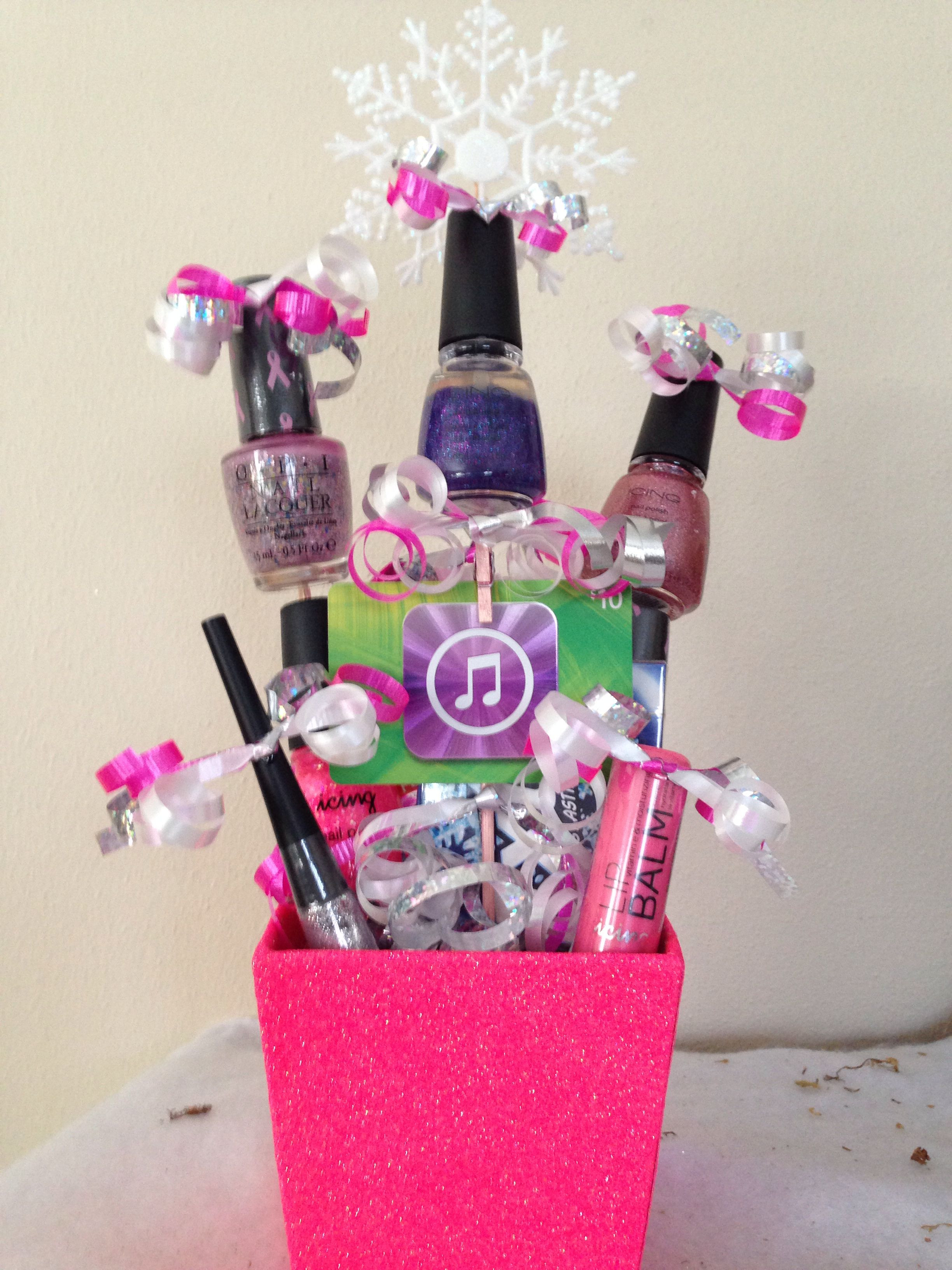 Cute Gift Basket Ideas For Girlfriend
 Teen t basket I like the cute bows on top of the ts