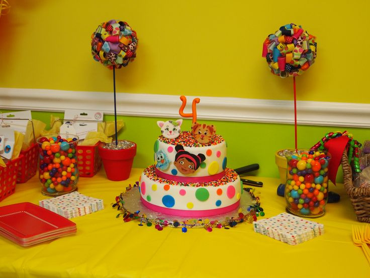 Daniel Tiger Birthday Party Ideas
 Daniel Tiger s Neighborhood 4th Birthday Party Cake table