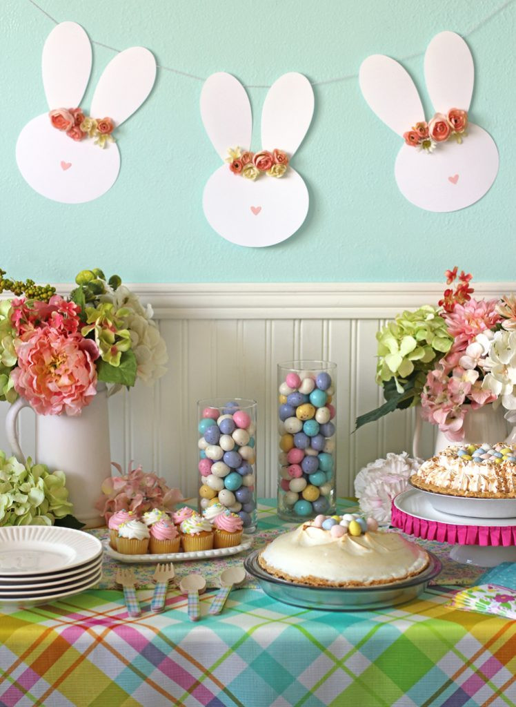 Decorating Ideas For Easter Party
 Easy Easter Table Decor and a Floral Crown Easter Bunny