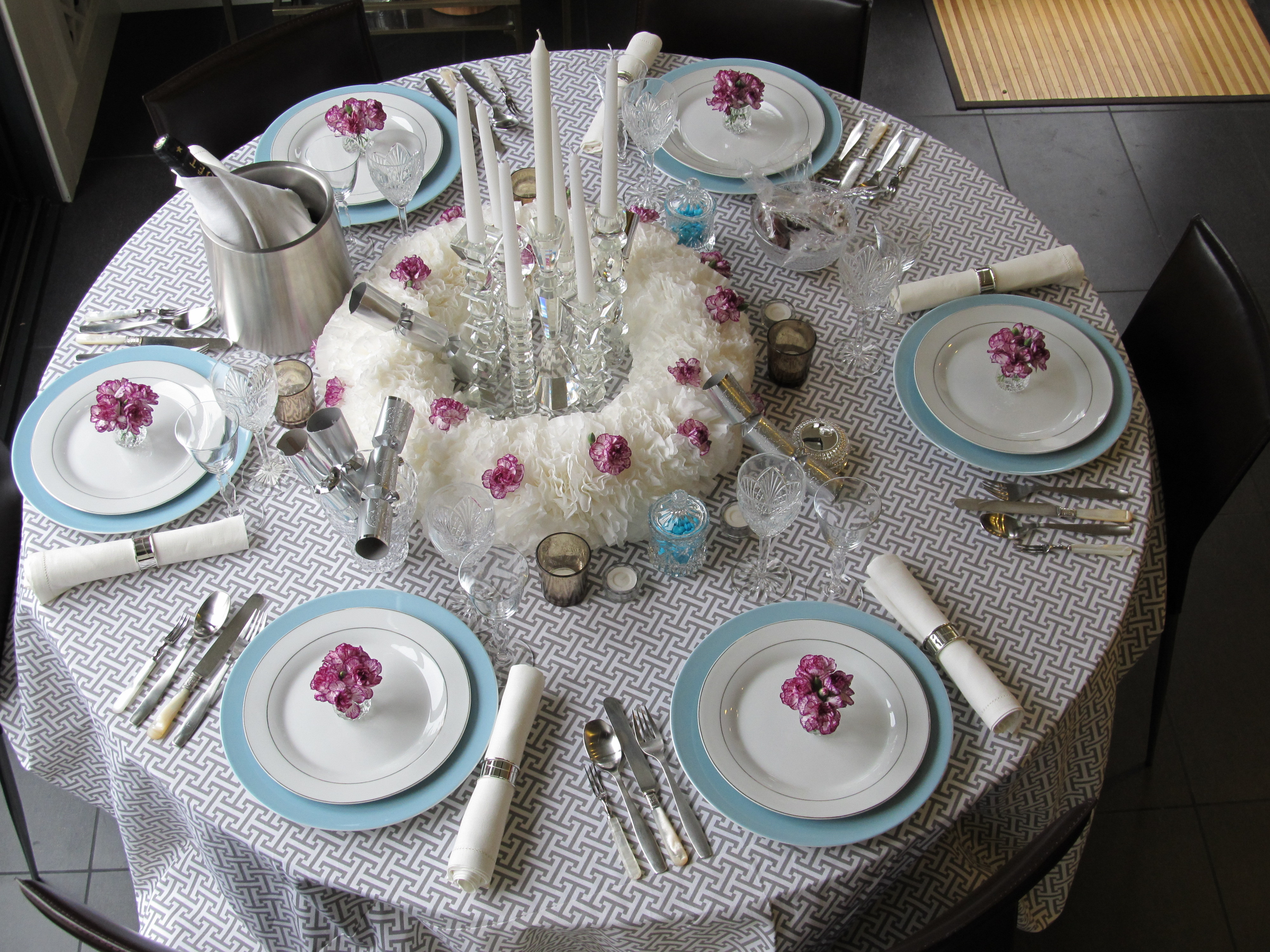 Dinner Party Table Ideas
 New Year’s Eve Dinner Party Table Setting