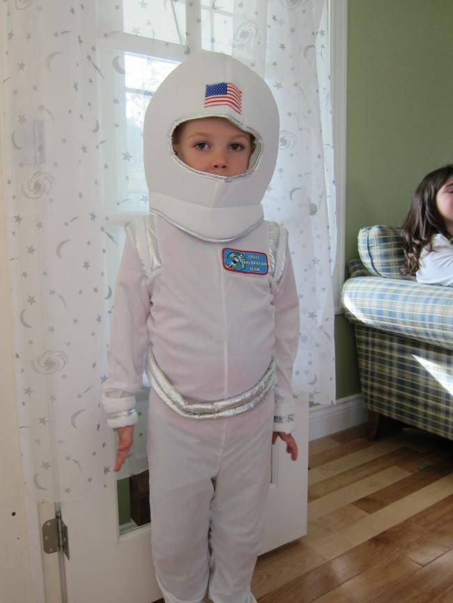 DIY Astronaut Costumes
 Best 25 Astronaut costume ideas on Pinterest