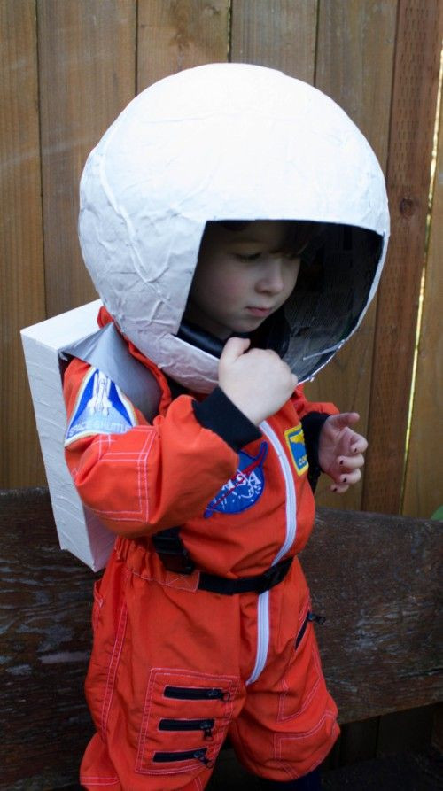 DIY Astronaut Costumes
 DIY Astronaut Helmet Space Theme