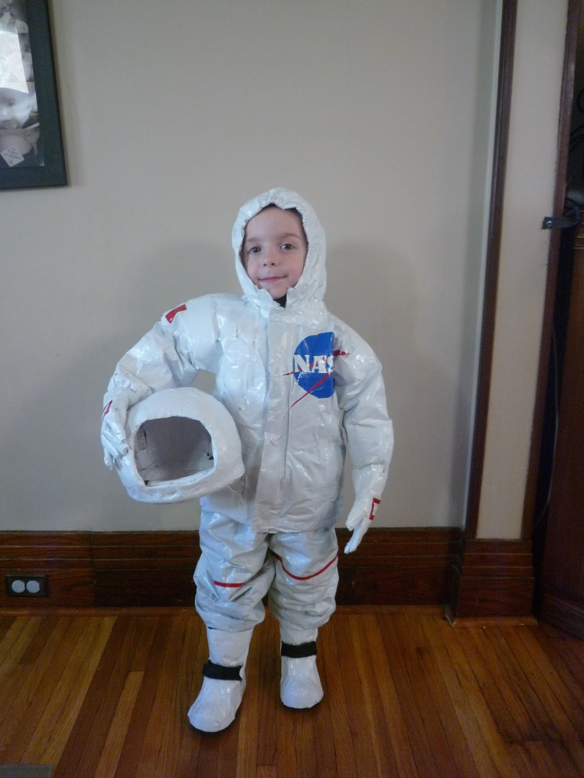 DIY Astronaut Costumes
 Full Time Frugal DIY childs costume $13 Astronaut