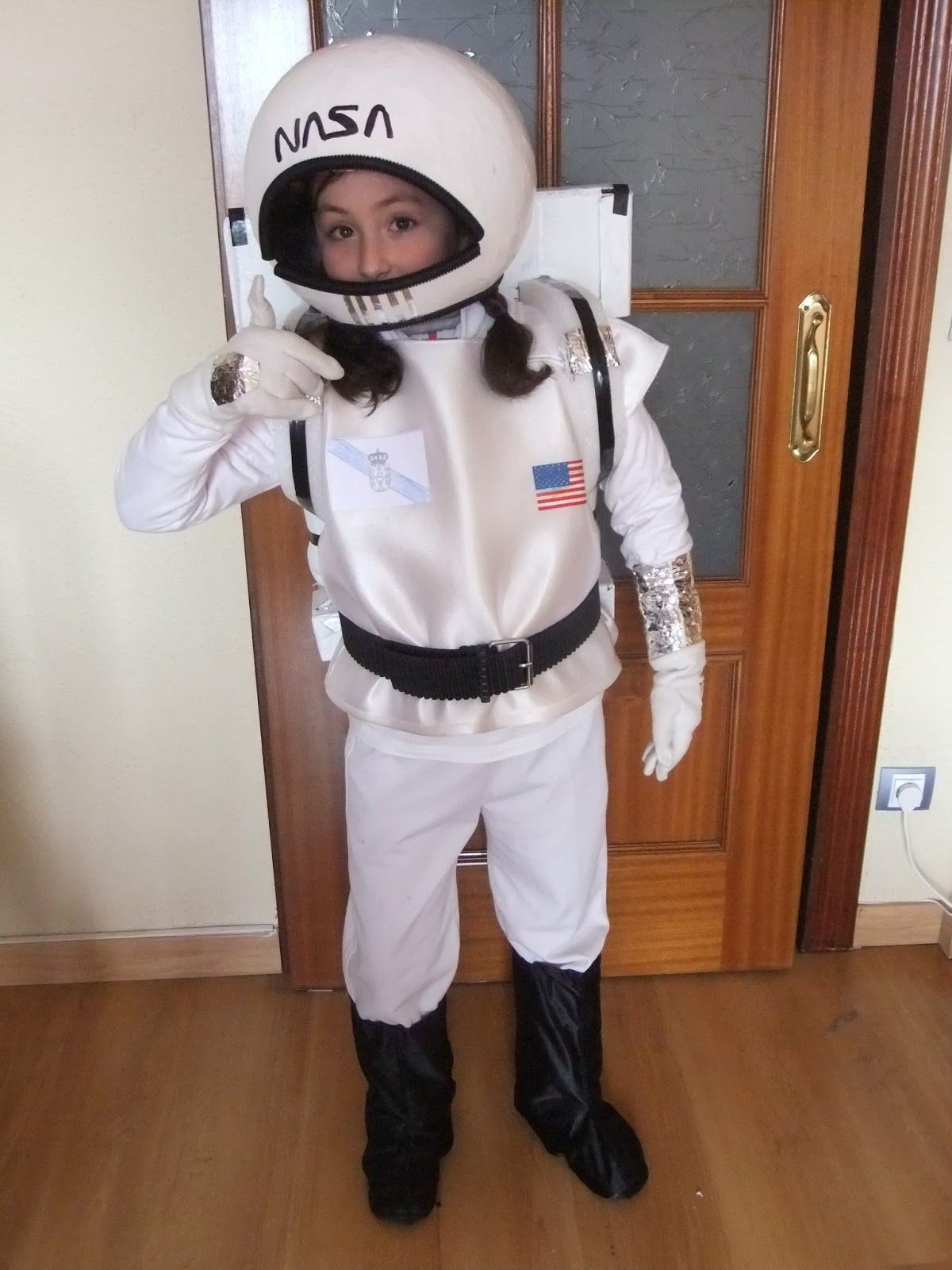 DIY Astronaut Costumes
 EL TALLER DE SARIVAN Disfraz de astronauta casero