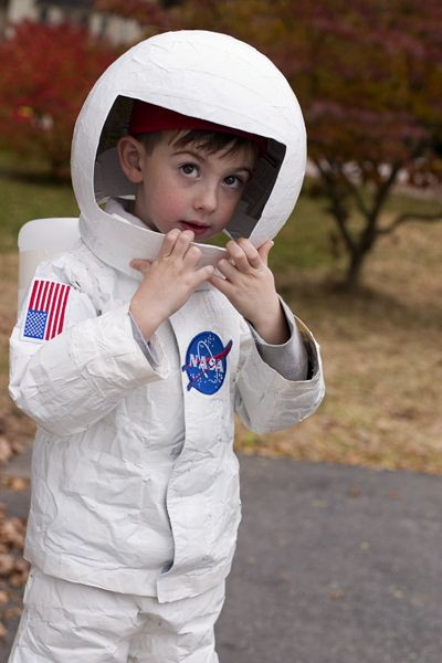 DIY Astronaut Costumes
 DIY Astronaut Costume