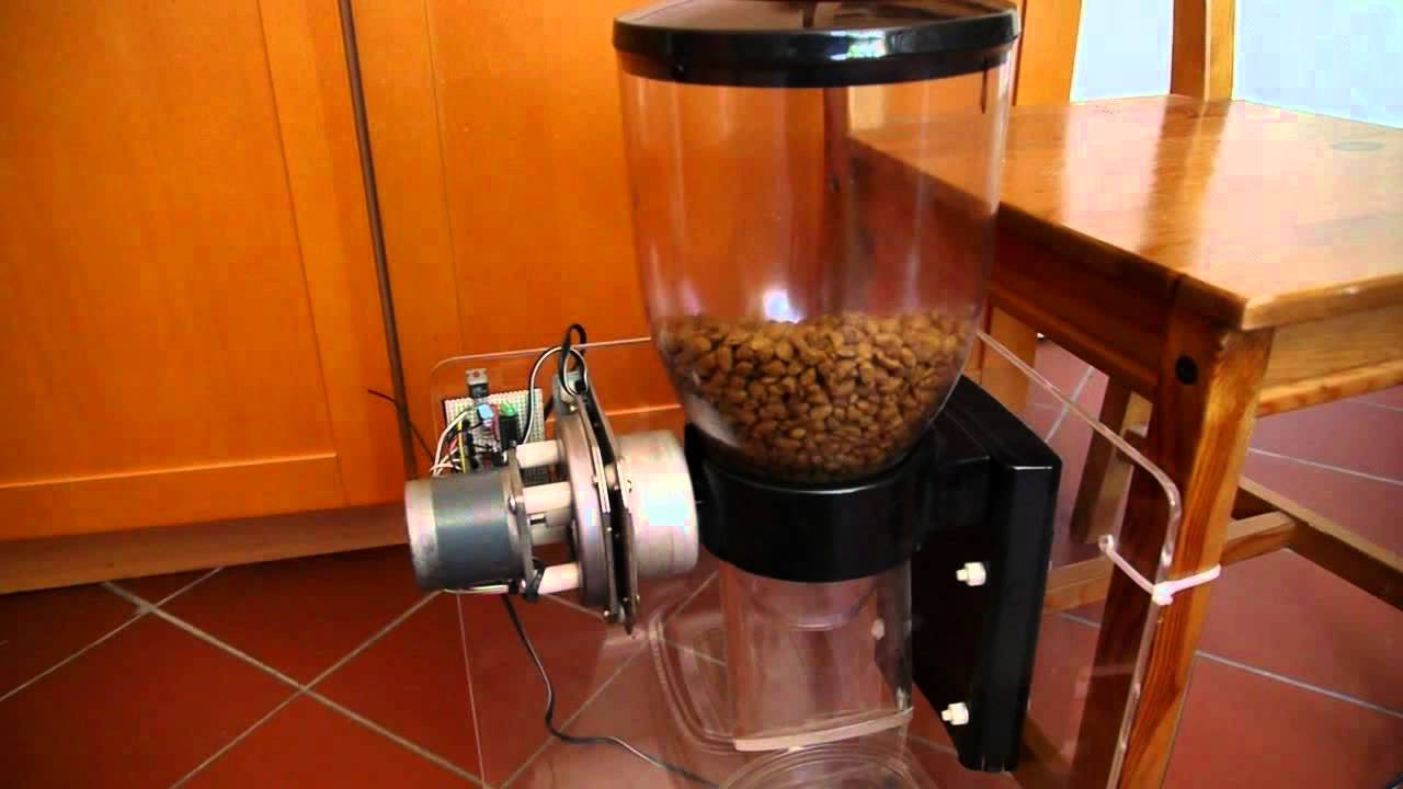 DIY Automatic Dog Feeder
 Automatic cat feeder with stepper motor and ATMega AVR