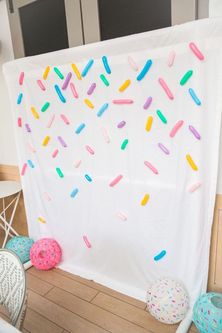 DIY Baby Shower Backdrop
 Best 25 Party backdrops ideas on Pinterest