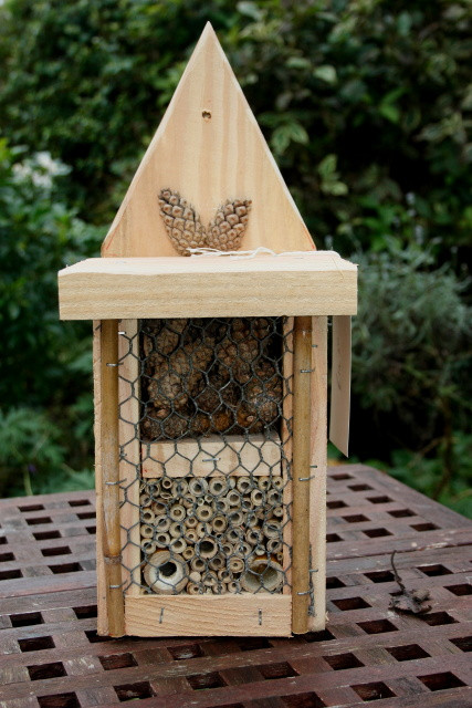 DIY Bee Box
 Woodwork Bee Boxes The Lewbat Pages