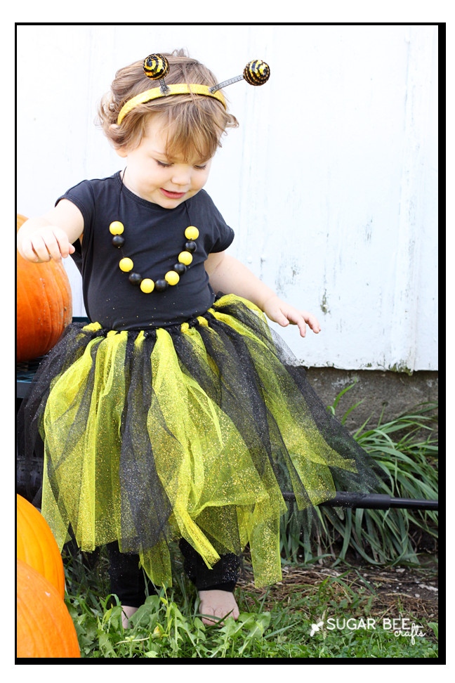 DIY Bee Costume
 NO SEW Bee Costume great for last minute Sugar Bee Crafts
