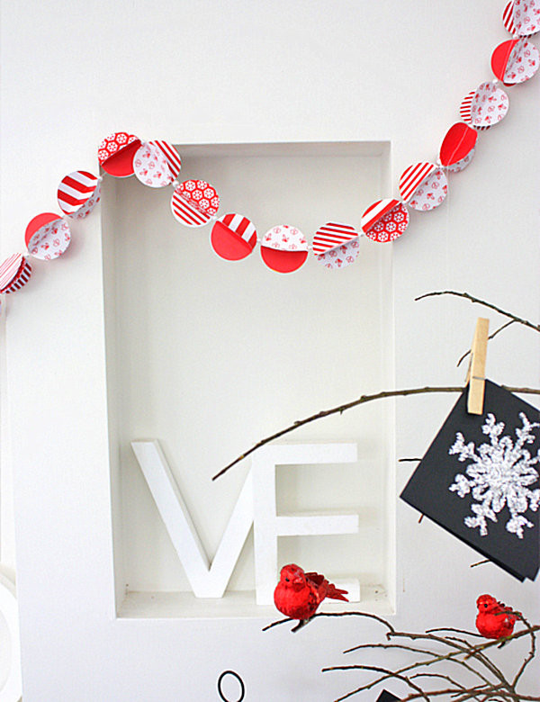 DIY Christmas Garlands
 22 UNIQUE HANDMADE GARLAND IDEAS TO TRY WITH YOUR KIDS