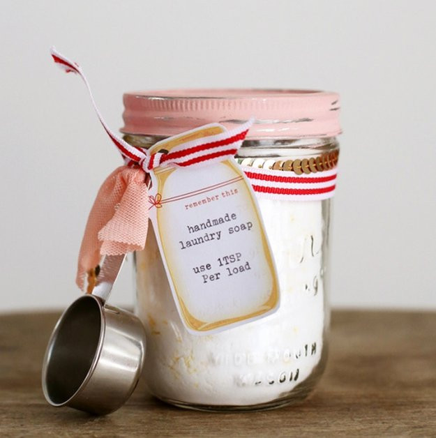 DIY Christmas Gifts In A Jar
 Gifts in a Jar Last Minute Gifts in a Jar Ideas