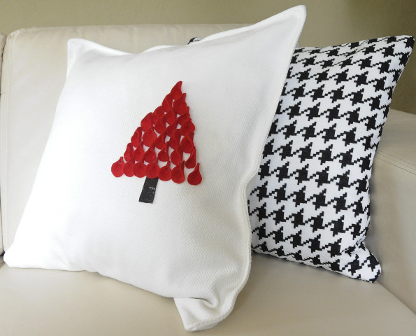 DIY Christmas Pillow
 10 DIY Christmas Pillow Tutorials Make It and Love It
