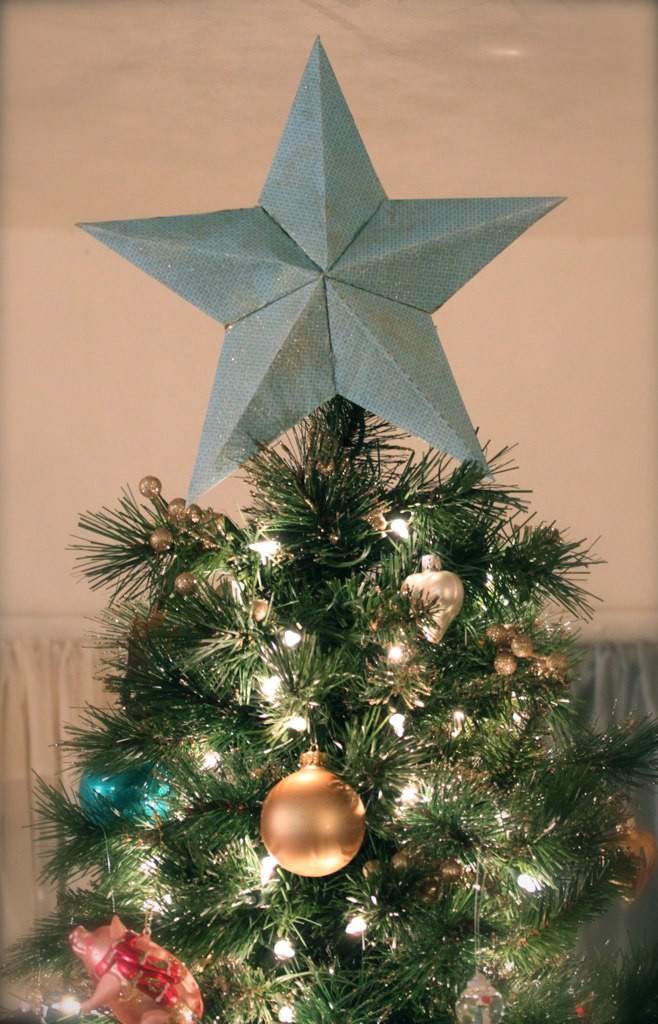 DIY Christmas Tree Toppers
 Pretty & Cozy DIY STAR TREE TOPPER Explained