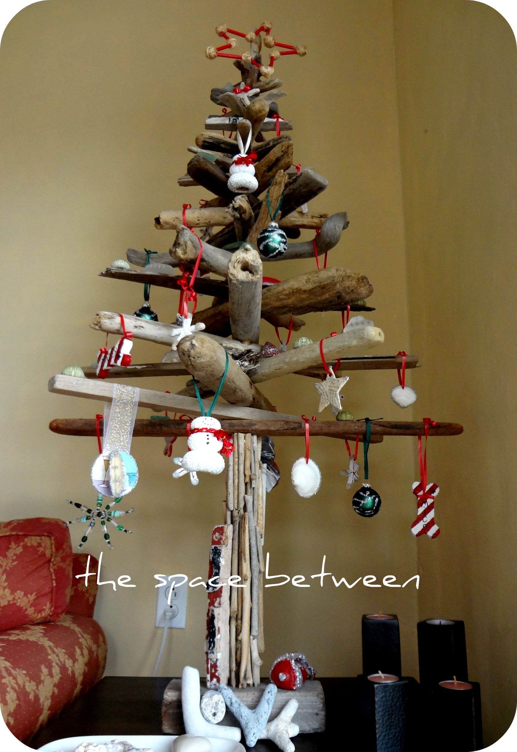 DIY Christmas Trees
 diy driftwood Christmas tree with homemade ornaments