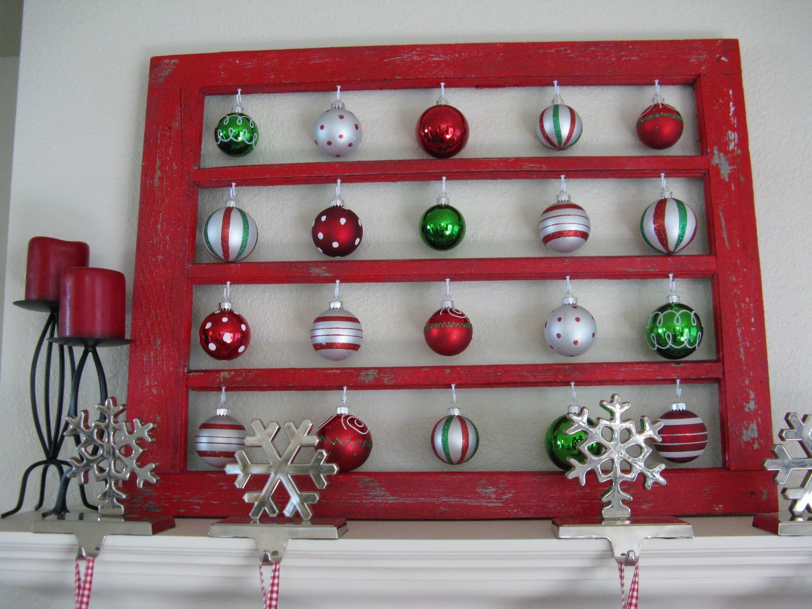 DIY Christmas Window Displays
 Window Ornament Holder