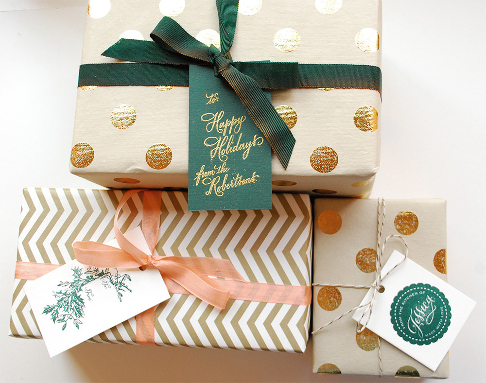 DIY Christmas Wrapping Paper
 DIY Tutorial Festive Wrapping with Holiday Gift Tags