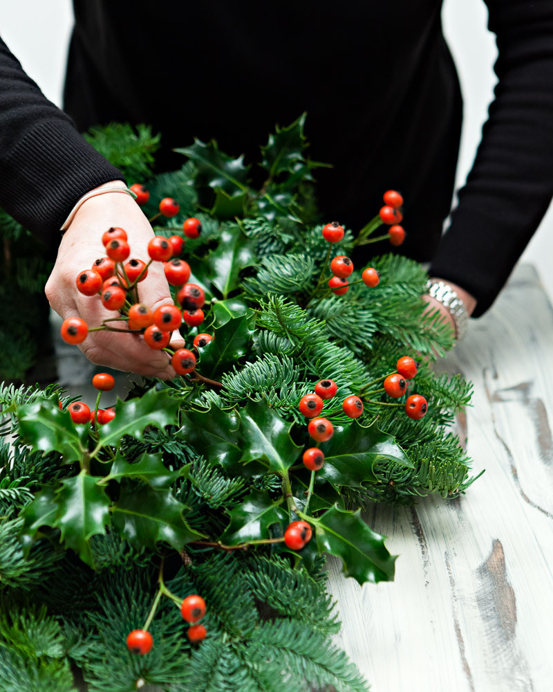 DIY Christmas Wreaths
 How To Make A Traditional Christmas Wreath