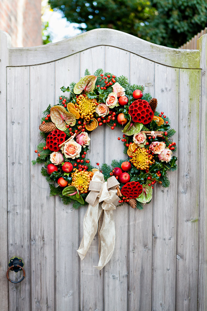 DIY Christmas Wreaths
 How To Make A Traditional Christmas Wreath
