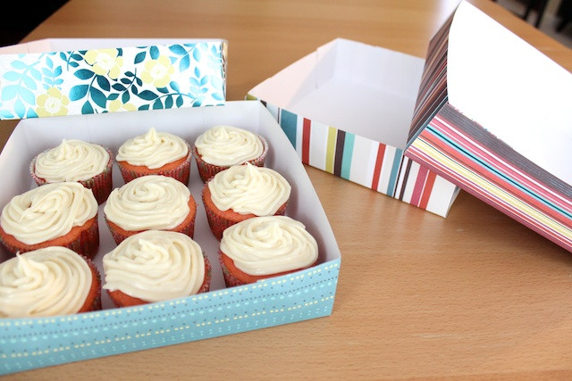 DIY Cupcakes Box
 Simply Modern Mom Cupcake Delivery Box Pattern and Tutorial