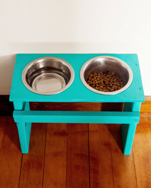 DIY Dog Bowls
 Colorful DIY Dog Bowl Stand Shelterness