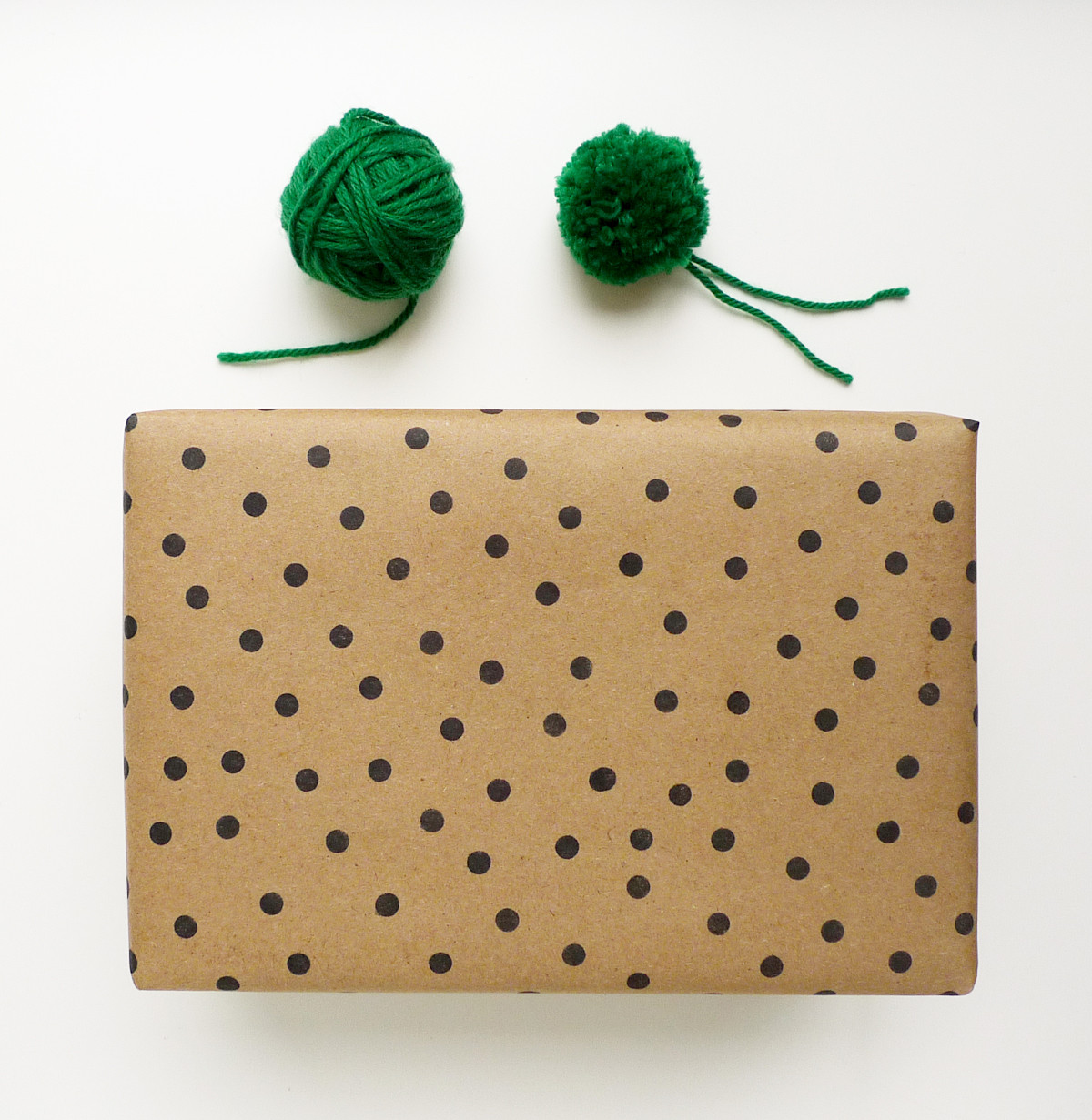 DIY Gift Wrap
 Creative Yarn Wrapping