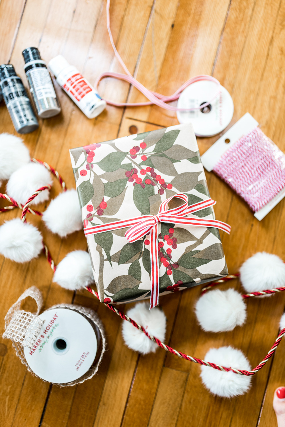 DIY Gift Wrap
 Holiday Gift Wrap DIY Ideas
