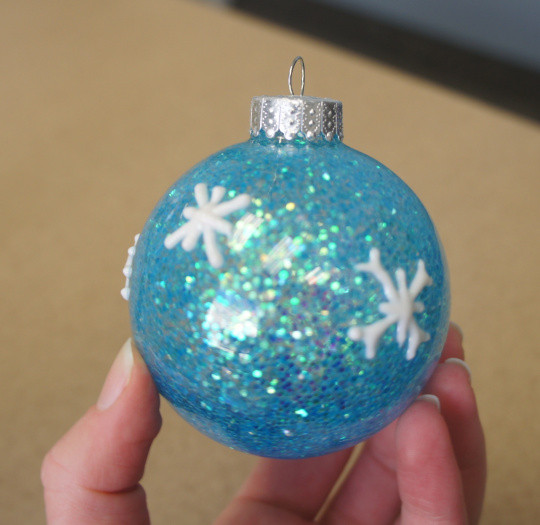 DIY Glass Christmas Ornaments
 DIY Glitter Glass Ornaments