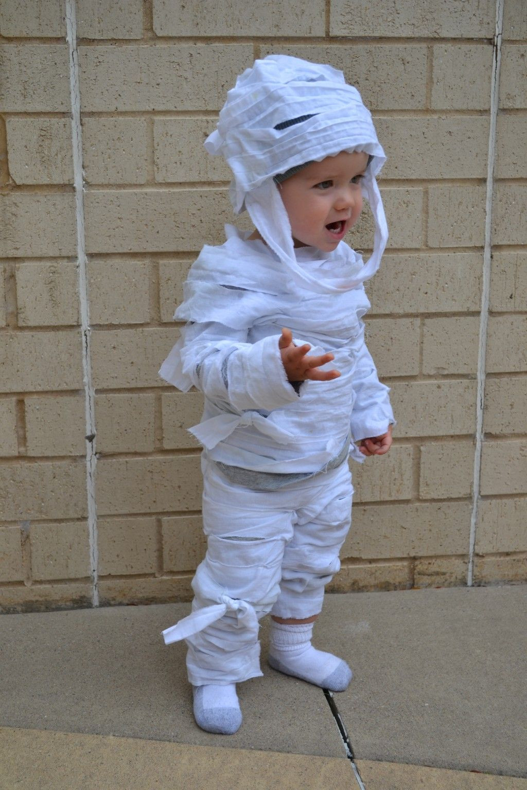 DIY Halloween Costumes For Toddler Boys
 How To Make An Easy No Sew Child s Mummy Costume