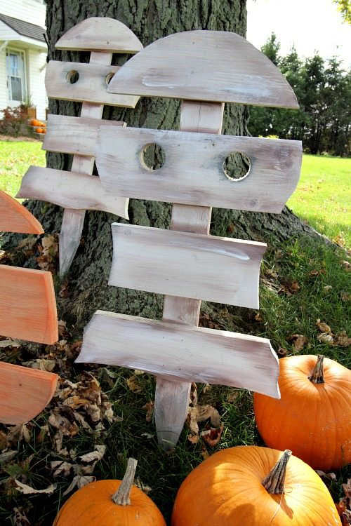 DIY Halloween Outdoor Decorations
 Front Porch & Outdoor Halloween Decorating Ideas