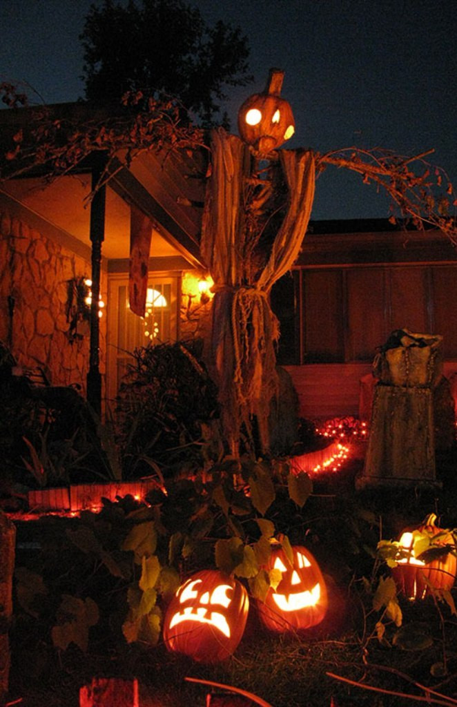 DIY Halloween Outdoor Decorations
 10 Outdoor Halloween Decorations Ideas