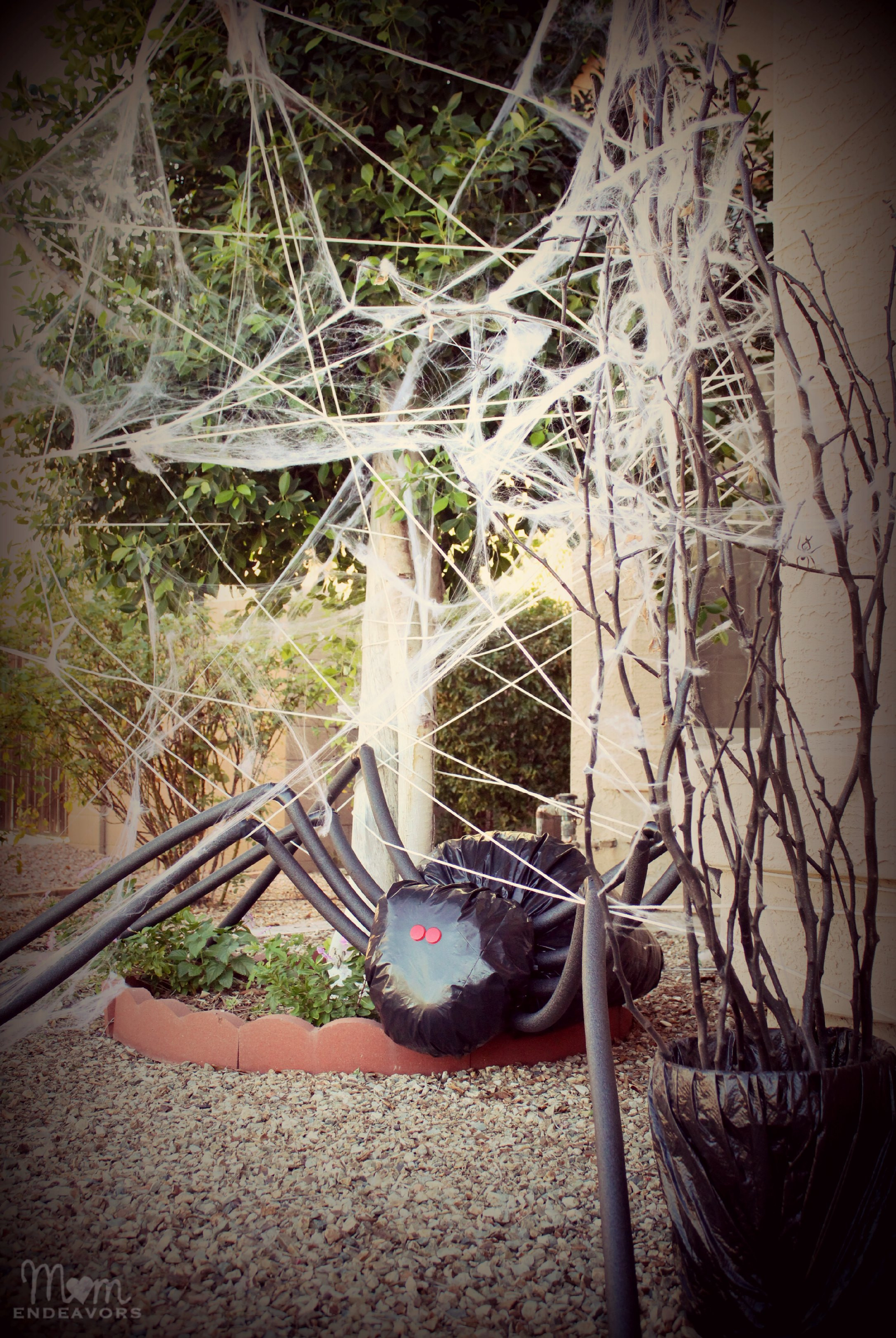 DIY Halloween Outdoor Decorations
 DIY Halloween Yard Decor Giant Spider in Spiderweb