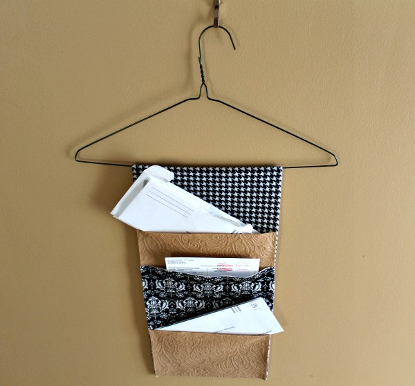 DIY Hanging Organizer
 DIY Hanging Mail Organizer