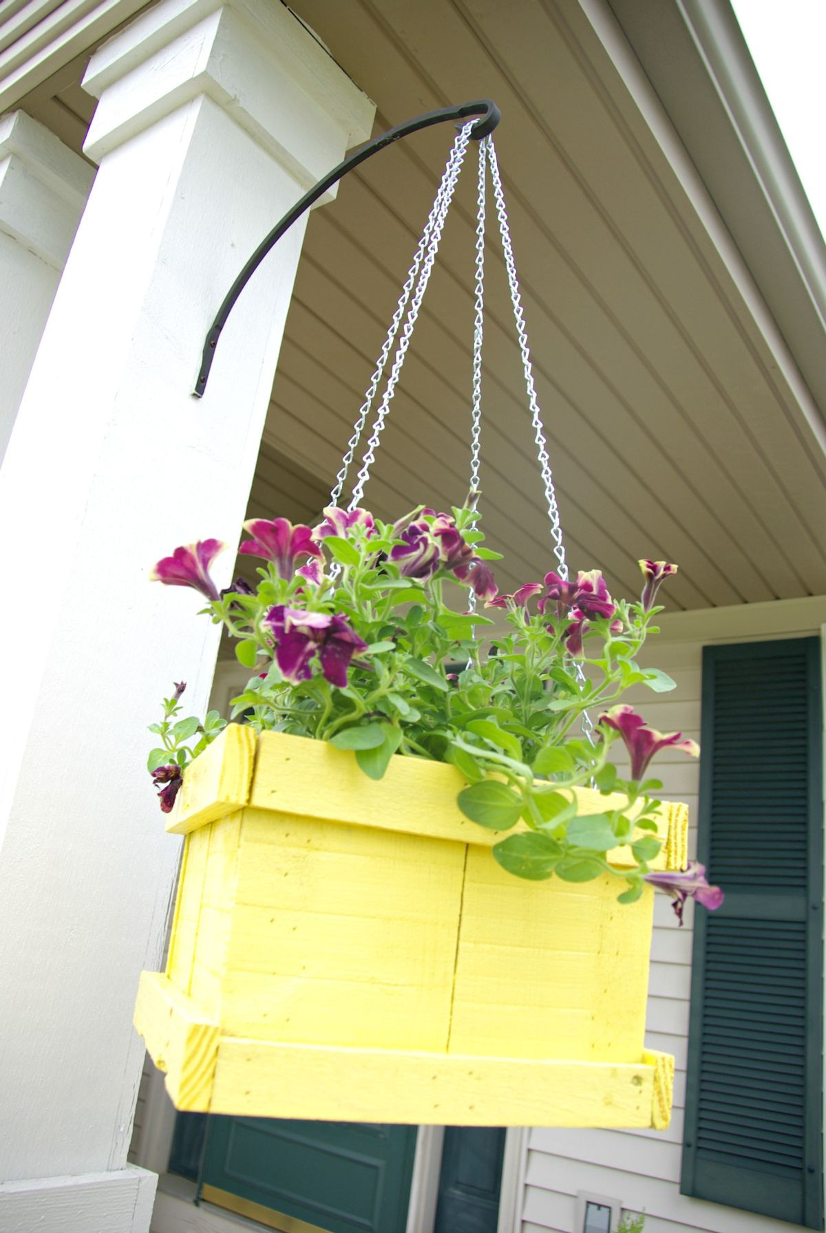 DIY Hanging Planter Box
 DIY Planter Box Ideas To Wel e Spring And Summer With