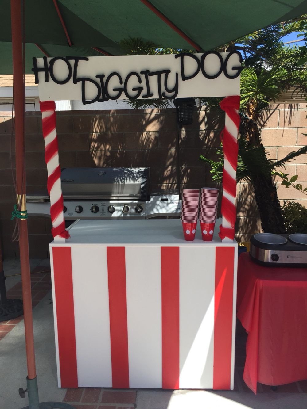 DIY Hot Dog Cart
 Mickey Mouse club house hot dog stand Diy