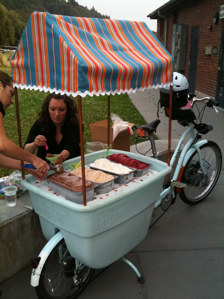 DIY Hot Dog Cart
 Gelato vending cargo bike mod