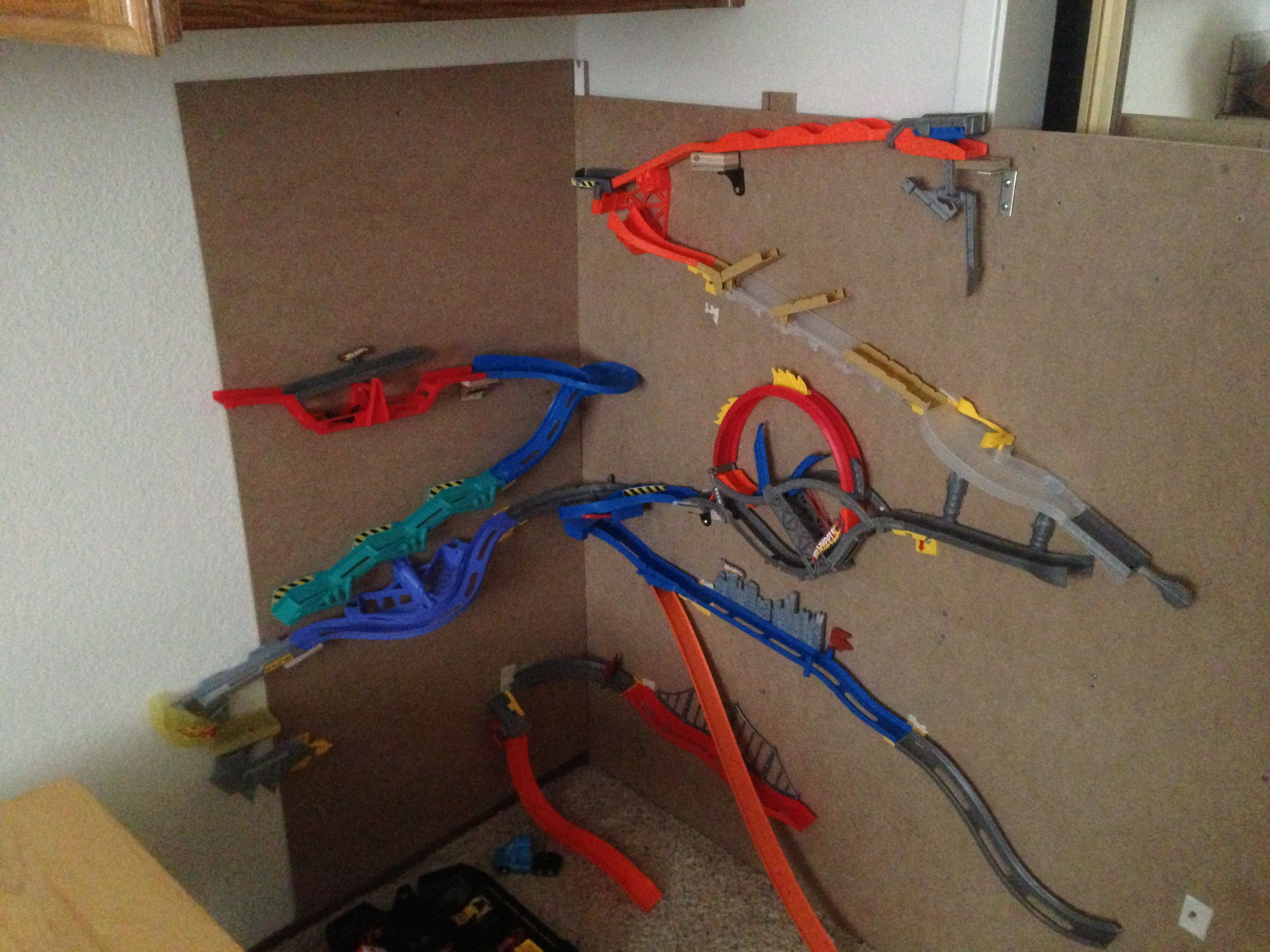 DIY Hot Wheels Track
 Hot wheels wall tracks makeshift wall build