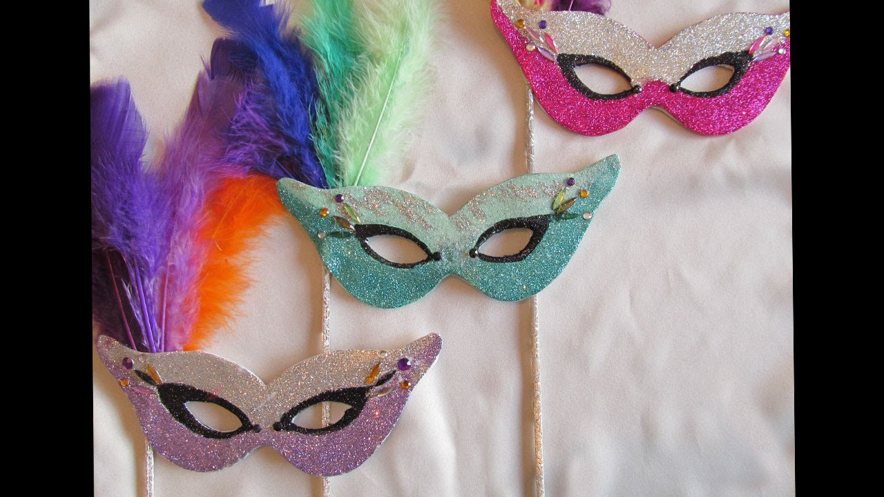 DIY Mardi Gras Mask
 DIY Mardi Gras style ‎masks‬ with Fine Glitter