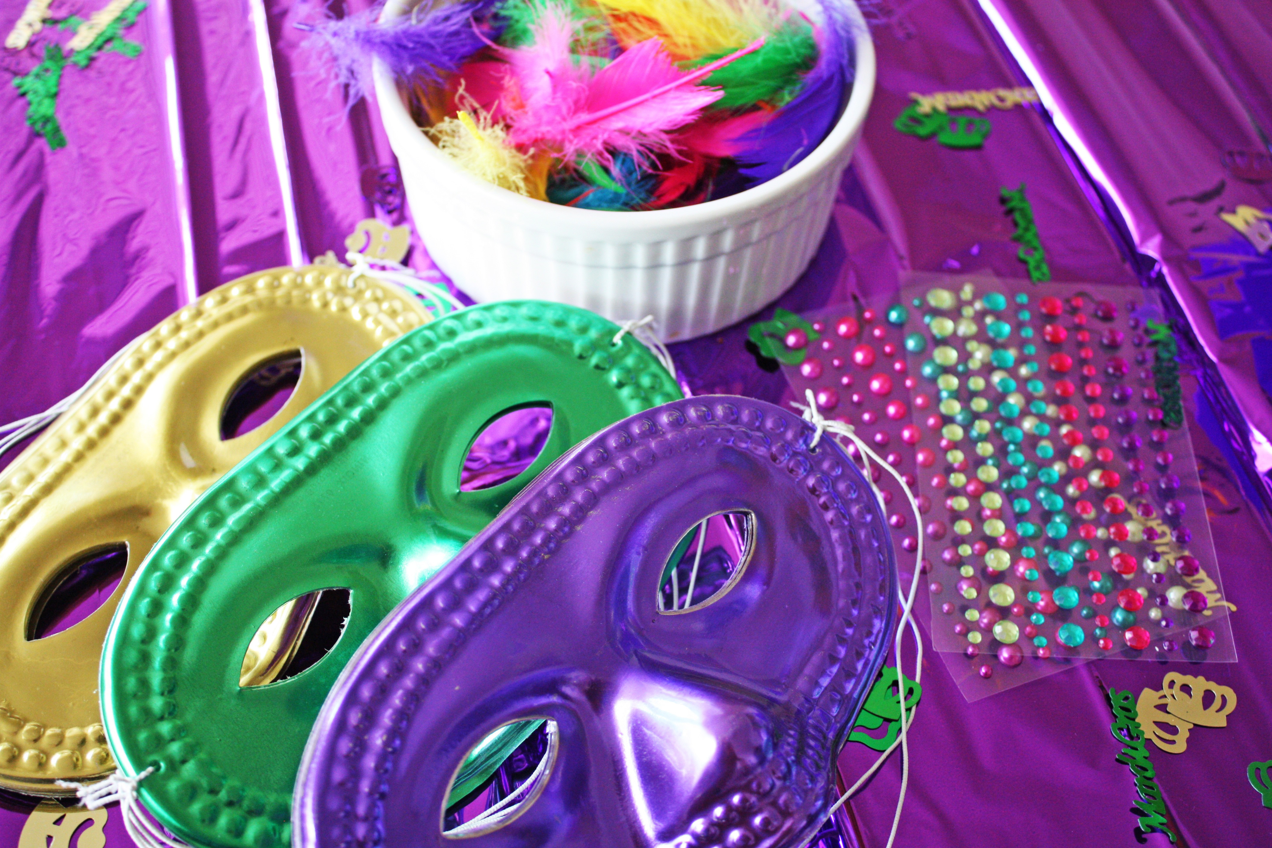 DIY Mardi Gras Masks
 Fun & Festive DIY Mardi Gras Masks
