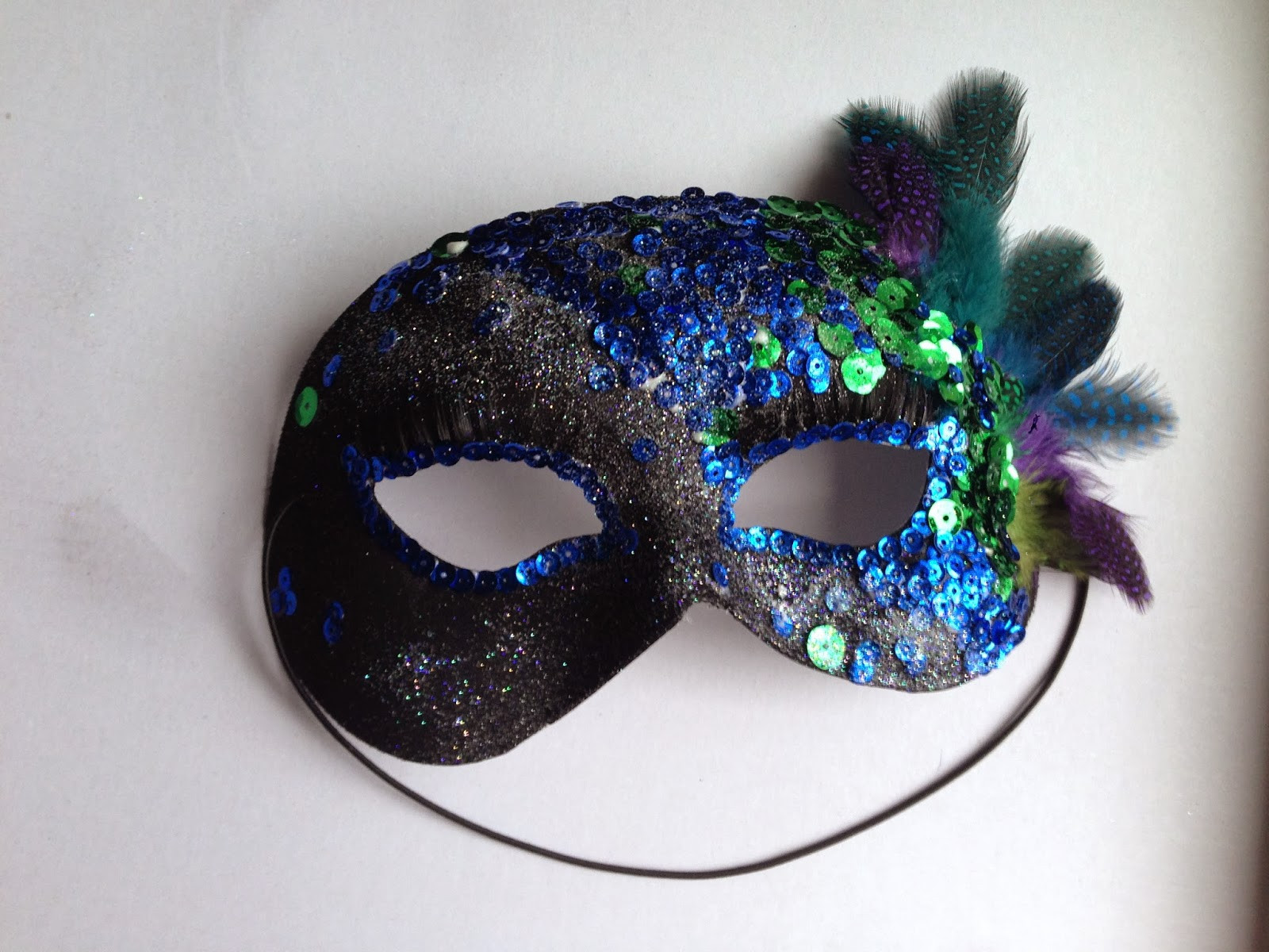 DIY Masquerade Mask
 Super Simple DIY Masquerade Mask