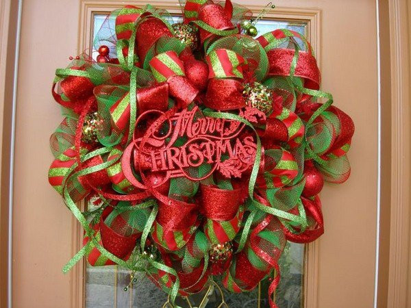DIY Mesh Christmas Wreath
 Warm & Sweet Christmas Wreaths 29 DIY Wreaths and