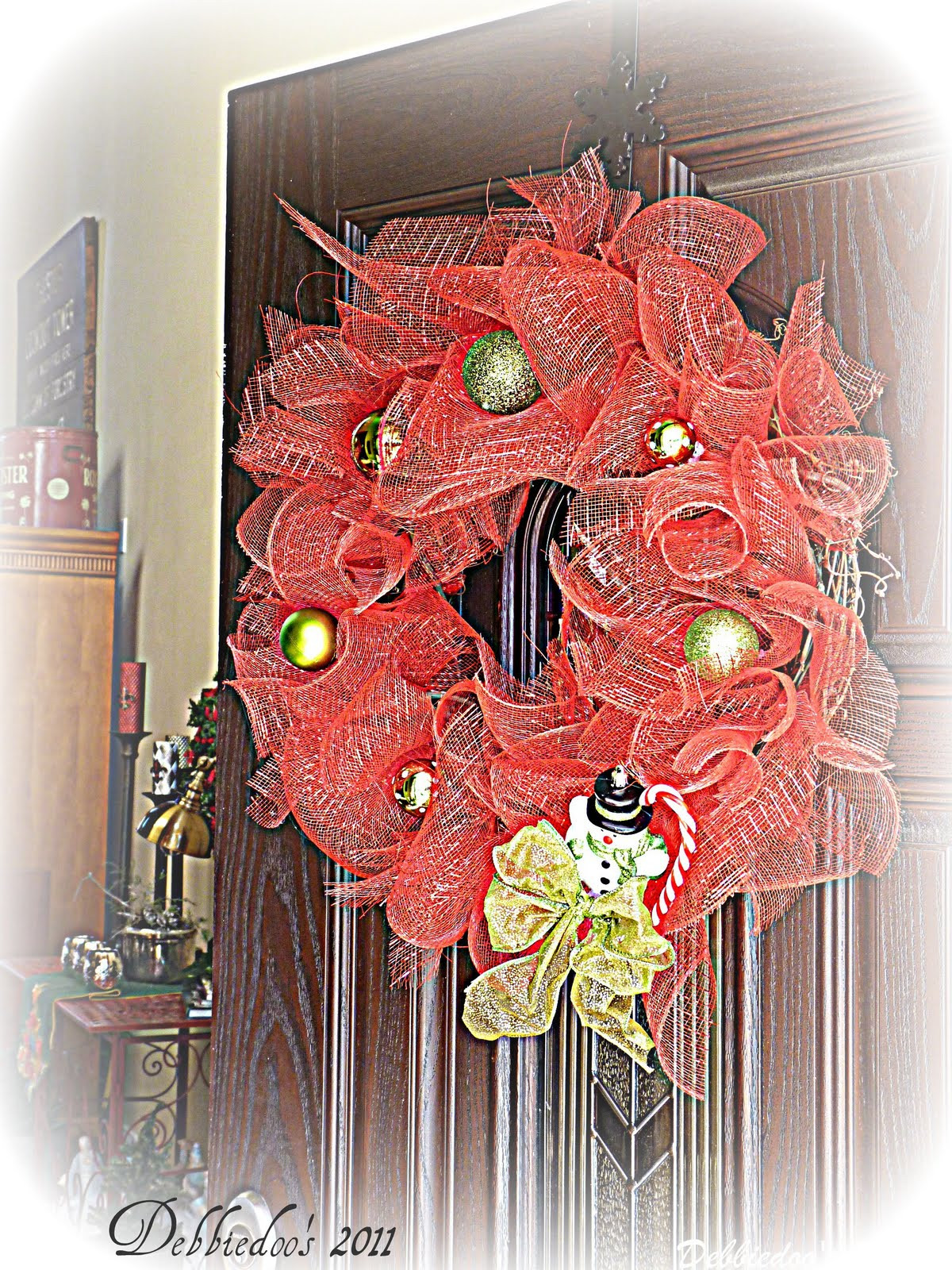 DIY Mesh Christmas Wreath
 Mesh Christmas Wreath on the Front door diy Debbiedoos