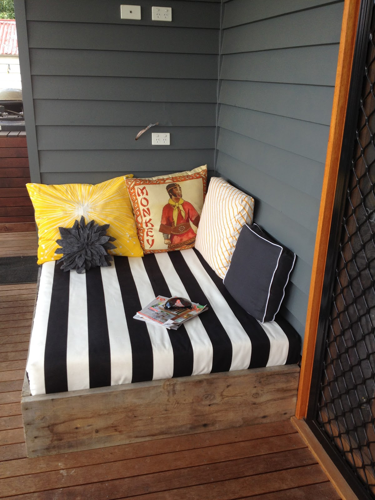 DIY Outdoor Bed
 apprentice extrovert DIY Outdoor Day Bed Reveal